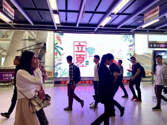 聆听立夏之声,聚焦虎童科技地铁大屏