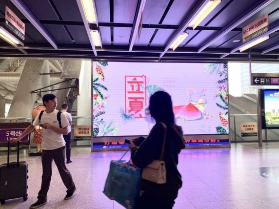聆听立夏之声,聚焦虎童科技地铁大屏