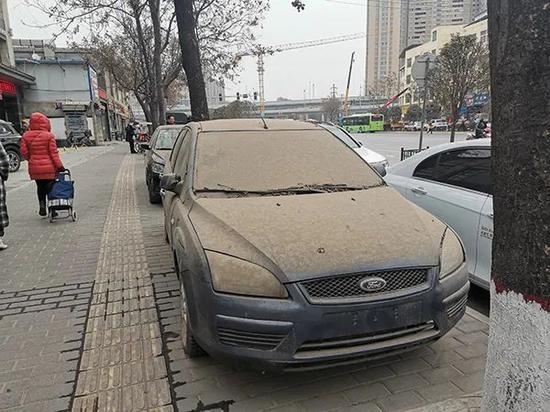 光明时评治理僵尸车顽疾还得疏堵并治