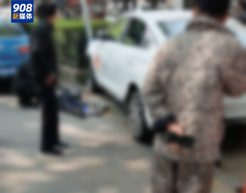 合肥市区一网约车突然失控撞倒路边两位老人造成1死1伤