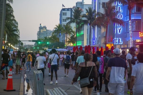 美媒美国经济过热可能引发危机