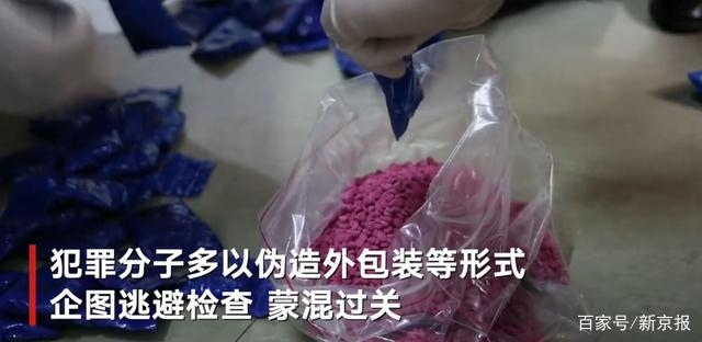 云南警方破解多种花样藏毒案件伪造食品外包装竹筒酒内用避孕套藏毒